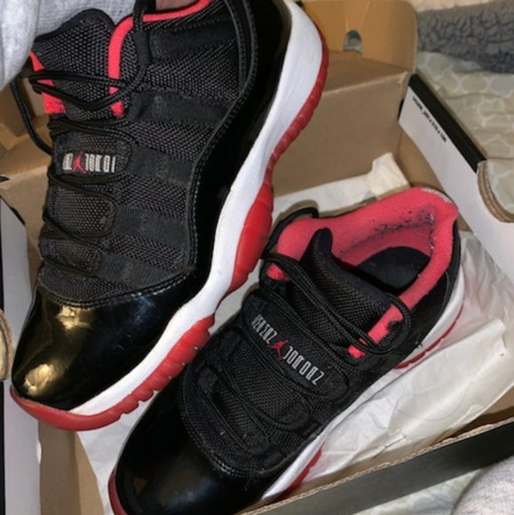 bred 11s size 4